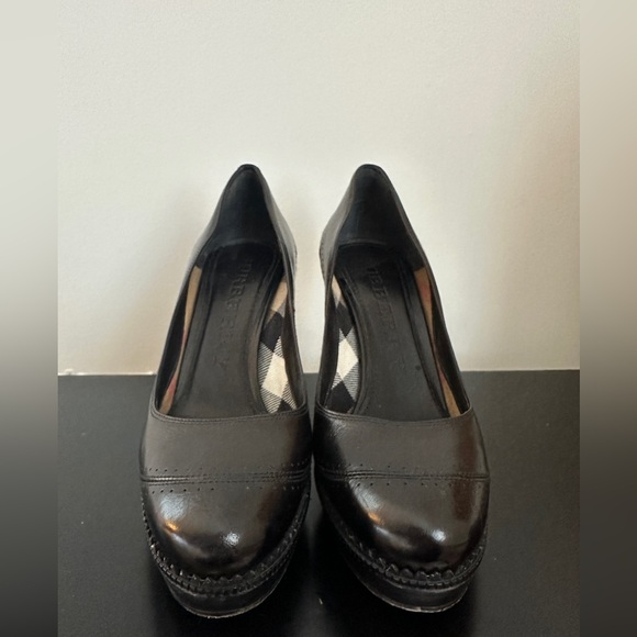 Burberry heels size 9 gentle use box included size 40 - Picture 3 of 5